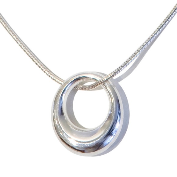 BETSY FROST DESIGN CIRCLE OF LIFE Sterling Silver Pendant & Chain Necklace - Picture 2 of 3